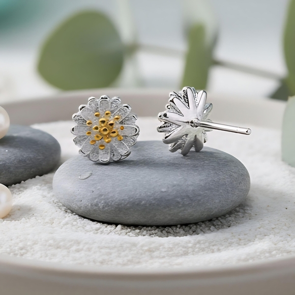 🆕️ Solid S925 Sterling Silver Daisy Delights Dainty Minimalist Stud Earrings - Picture 8 of 16